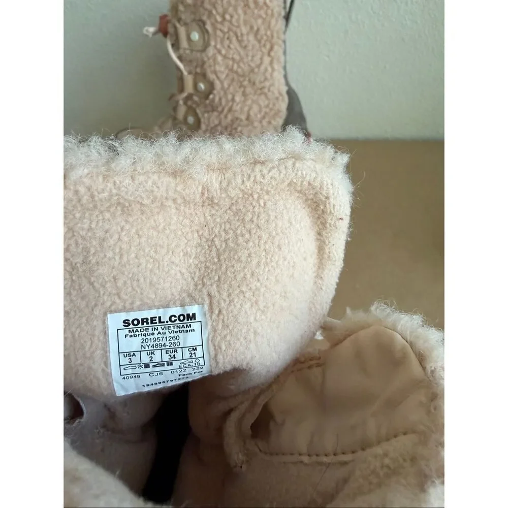 SOREL YOUTH  GRADE SCHOOL EXPLORER COZY BOOTS SIZE 3